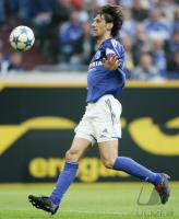 Fussball 1. Bundesliga: Schalke, KRSTAJIC Einzelaktion am Ball