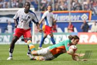 Fussball 1. Bundesliga: Hamburg - Bremen, Zweikampf