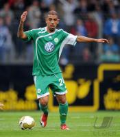 FUSSBALL, 1. BUNDESLIGA, 8. Spieltag: Wolfsburg, DEJAGAH Einzelaktion