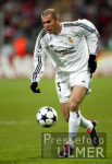 FUSSBALL CHL  Zinedine  Zidane  (Real) am Ball