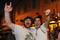 FUSSBALL WM 2010, Fans feiern in Bremen auf der Strasse