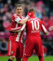 Fussball 1. Bundesliga : (v. li.) JUBEL mit Bastian Schweinsteiger, Arjen Robben (FC Bayern Muenchen)