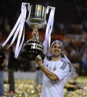 FUSSBALL International COPA DEL REY 13/14: JUBEL Isco (Real Madrid) mit Pokal