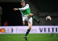 FUSSBALL, EUROPA LEAGUE GRUPPENPHASE: Bremen, MERTESACKER Einzelaktion