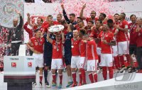 Fussball 1. Bundesliga Saison 15/16: Der FC Bayern feiert seine 26. Deutsche Meisterschaft