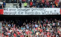 Fussball 1. Bundesliga :  FANS vom 1. FC Koeln mit einem Banner, Wird unser Trainer Frank Schaefer (1. FC Koeln) gemobbt