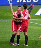 Fussball 1. Bundesliga : JUBEL nach dem Tor zum 5:1 Miroslav Klose, Franck Ribery, Mario Gomez (v.li., FC Bayern Muenchen)