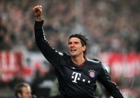 Fussball DFB Pokal 10/11 : JUBEL nach dem Tor zum 0:2 Mario Gomez (FC Bayern Muenchen)