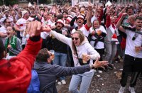 Fussball DFB Pokal Finale 24/25: Arminia Bielefeld - VfB Stuttgart, Public Viewing auf dem Schlossplatz