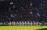 2. Fussball Bundesliga: Die Teams laufen auf dem Betzenberg ein