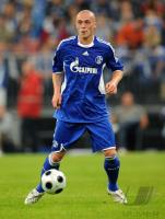Fussball 1. Bundesliga, FC Schalke 04: PANDER Einzelaktion am Ball