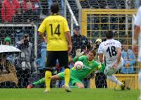 1. Fussball Bundesliga: ELFMETER TOR zum 1:0 von Alexander Ludwig  (re, 1860 Muenchen) gegen Torwart Roman Weidenfeller (BVB)