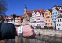 Tageszertifikat / Tagesticket in Form von einem Armband mit QR Code fuer Innenstadtbesucher in Tuebingen