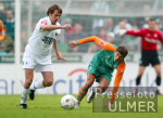 Fussball 1. Bundesliga: Gladbach - Bremen, Zweikampf