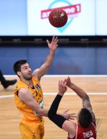 Basketball 1. Bundesliga 14/15 Hauptrunde:  Walter Tigers Tuebingen - Brose Baskets Bamberg