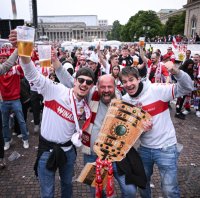 Fussball DFB Pokal Finale 24/25: Arminia Bielefeld - VfB Stuttgart, Public Viewing auf dem Schlossplatz