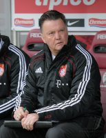 Fussball 1. Bundesliga  Saison 2010/2011:  Trainer Louis van Gaal (FC Bayern Muenchen)