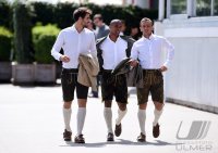 Fussball 1. Bundesliga 15/16: Fototermin FC Bayern Muenchen in Lederhosen