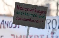 Kundgebung im Tuebinger Anlagenpark: 1200 Menschen demonstrierten gegen die einrichtungsbezogene Impfpflicht
