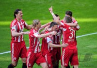 Fussball 1. Bundesliga :  JUBEL mit Daniel van Buyten,  Anatoliy Tymoshchuk, Franck Ribery, Miroslav Klose, Bastian Schweinsteiger (v. li., FC Bayern Muenchen)