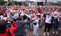 Fussball DFB Pokal Finale 24/25: Arminia Bielefeld - VfB Stuttgart, Public Viewing auf dem Schlossplatz