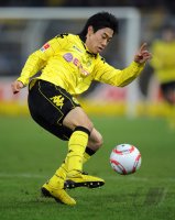 Fussball: 1. Bundesliga Saison 2010/2011: Dortmund, KAGAWA am Ball