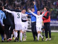 Fussball International  Play Off, (v. li.) SLO JUBEL mit Mavric Rozic , Milivoje Novakovic , Miso Brecko