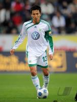 FUSSBALL, 1. BUNDESLIGA, 9. Spieltag: Wolfsburg, HASEBE Einzelaktion