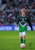 Fussball: 1. Bundesliga Saison 2010/2011: Bremen, MARIN am Ball
