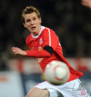 Fussball: 1. Bundesliga Saison 2010/2011: Mainz, FUCHS am Ball