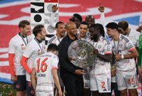 Fussball 1. Bundesliga 24/25: FC Bayern Muenchen feiert die 34. Deutschen Meisterschaft
