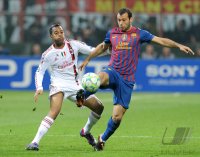FUSSBALL INTERNATIONAL  CHL Viertelfinale 11/12: Robinho (li, AC Mailand) gegen Javier Mascherano (Barca)