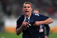 Fussball 1. Bundesliga : JUBEL nach dem Elfmeter Tor zum 0:1 Lukas Podolski (1. FC Koeln)