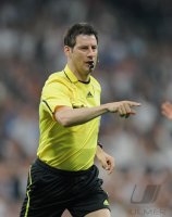 Fussball CHL  Saison 2010/2011:  Schiedsrichter Wolfgang Stark (GER)