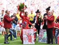 Fussball 1. Bundesliga Saison 16/17: FC Bayern Muenchen - SC Freiburg
