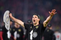 Fussball 1. Bundesliga Saison 21/22: JUBEL FC Bayern Muenchen feiert die 32. Meisterschaft