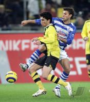 Fussball 1. Bundesliga: Dortmund - Duisburg, Zweikampf
