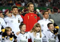 Fussball International EM 2012-Qualifikation:  Thomas MUELLER, Manuel NEUER, Philipp LAHM (v. li., Deutschland)