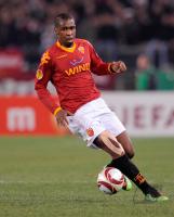 FUSSBALL  International CHL 09/10  : Juan (Rom)