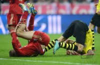 Fussball 1. Bundesliga, Saison 2012/2013:  Thomas Mueller (li, FC Bayern Muenchen) gegen Marcel Schmelzer (Borussia Dortmund)