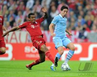 Fussball CHL  Saison 2011/2012: Luiz Gustavo (li, FC Bayern Muenchen) gegen Vincent Kompany (Manchester City)