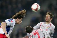 Fussball 1. Bundesliga: Hamburg - Stuttgart, Zweikampf