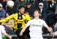 Fussball 1. Bundesliga: Moenchengladbach - Dortmund, Zweikampf