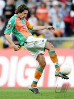 Fussball 1. Bundesliga: Bremen, BAUMANN Einzelaktion am Ball
