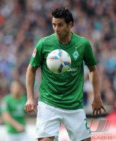 Fussball 1. Bundesliga, Saison 2011/2012: Claudio Pizarro (SV Werder Bremen)  am Ball