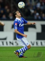 Fussball 1. Bundesliga, Saison 2011/2012: FC Schalke 04, RAUL am Ball