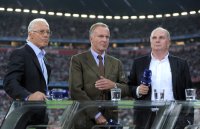 Fussball CHL  Saison 2011/2012: Ehren Praesident Franz Beckenbauer, Vorstandsvorsitzender Karl Heinz Rummenigge, Praesident Uli Hoeness (v. li., FC Bayern Muenchen)