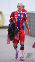 Fussball 1. Bundesliga 14/15: Arjen Robben (FC Bayern Muenchen) und Torwart Manuel Neuer (FC Bayern Muenchen)