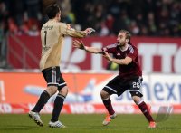 Fussball 1. Bundesliga, Saison 2012/2013:  Torwart Raphael Schaefer und Javier Pinola  (v. li., 1 FC Nuernberg)