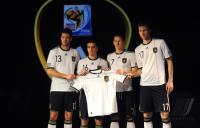 Fussball Nationalmannschaft : ADIDAS WM 2010 Trikot Vorstellung